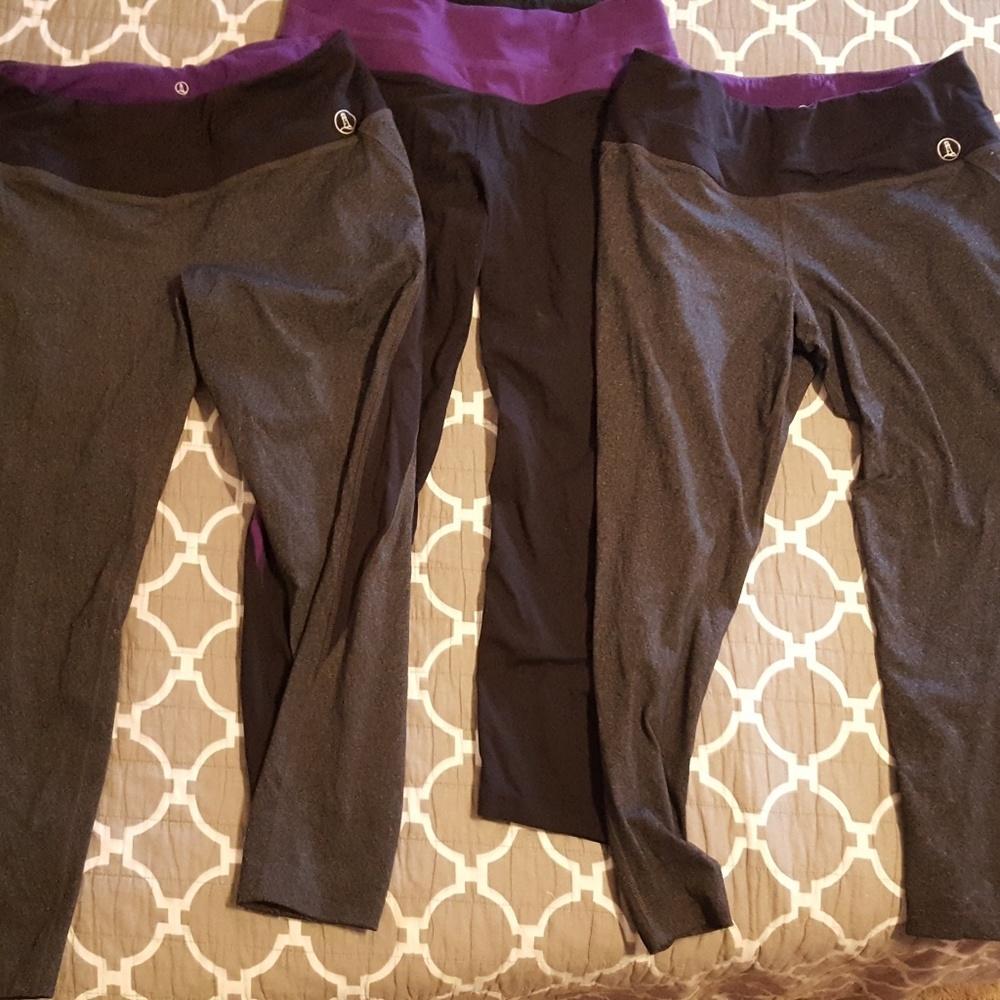 3 pairs of workout leggings